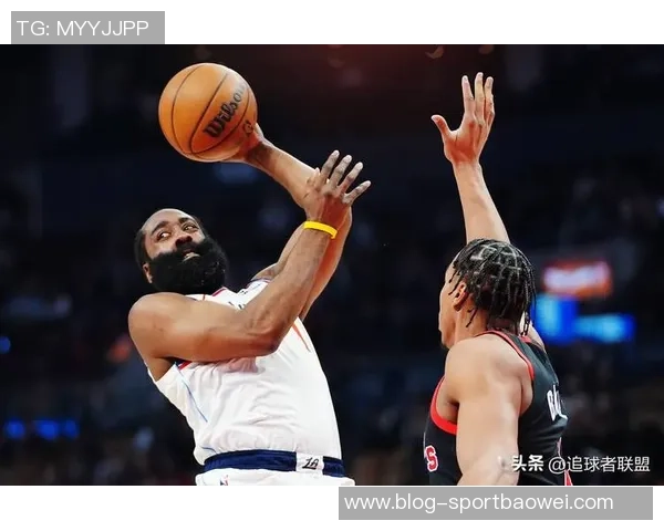 哈登首节表现出色8投5中斩获13分1篮板1助攻状态回暖令人期待
